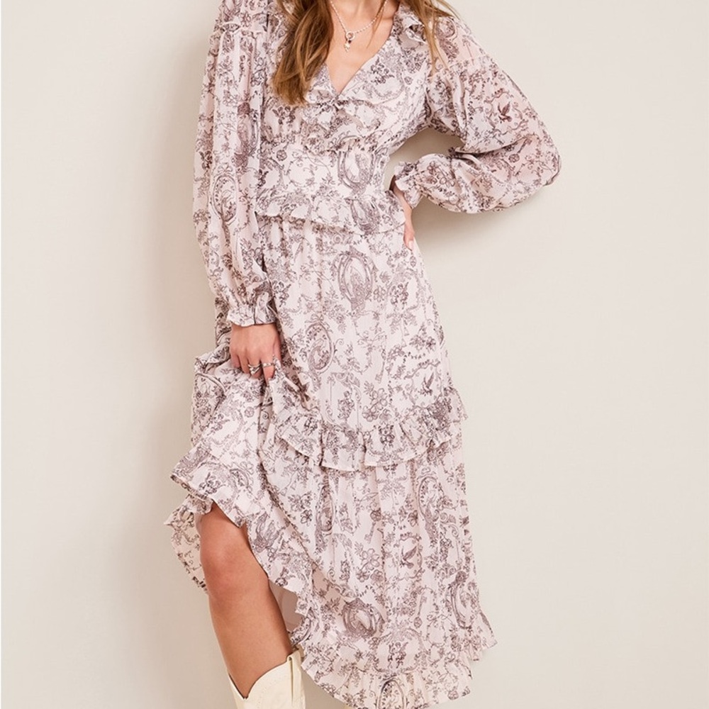Francesca's Collections Elegant Cream Patterned Long Sleeve Dress